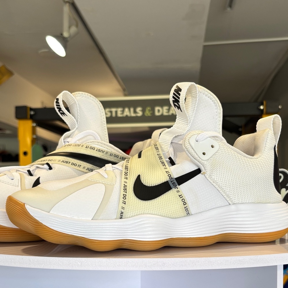 Wmns React HyperSet ‘White Black Gum’